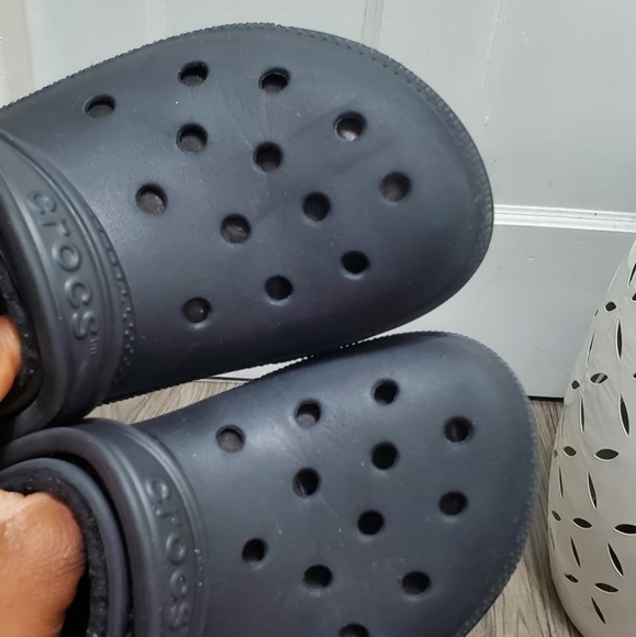 🌴CROCS Unisex FurLined Black Clogs Winter clogs.. Men's Size7 Women's Size9 - Picture 3 of 9